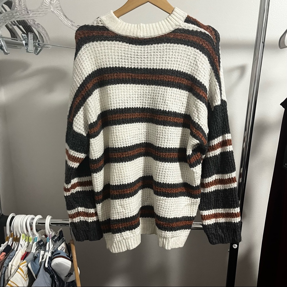 AEO Sweater - Picture 2 of 3